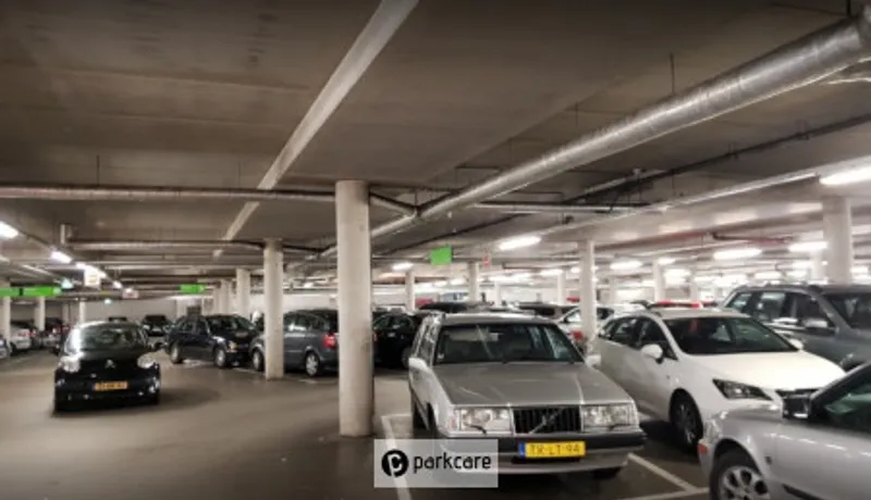 Geparkeerde auto's Parkeergarage Bos en Lommer in Amsterdam