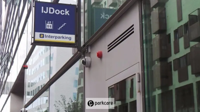 Voetgangers ingang Parkeergarage IJDock Amsterdam