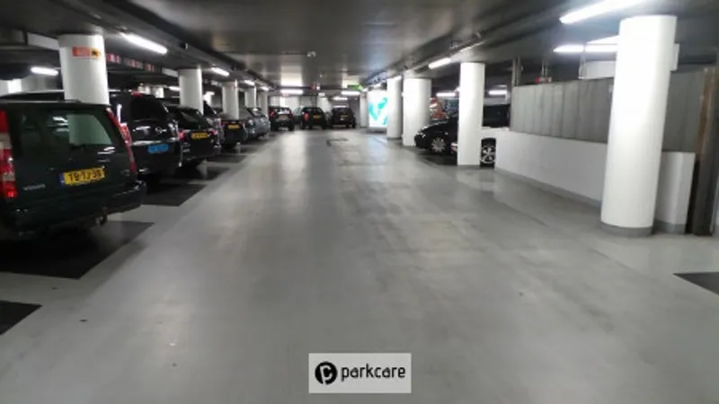Geparkeerde auto's Parkeergarage Q-Park Nieuwendijk