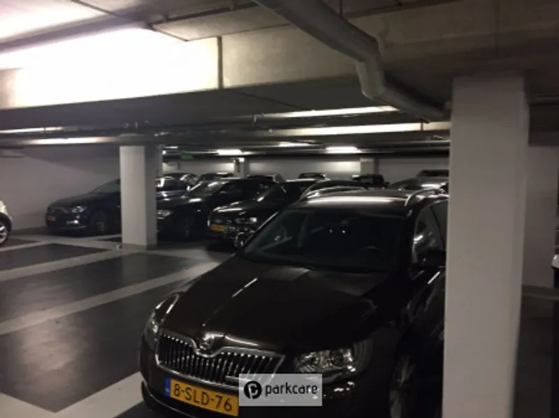 Geparkeerd Parkeergarage Eurocenter in Amsterdam