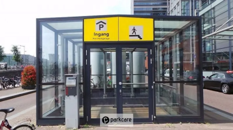 Voetgangers ingang Parkeergarage Piet Heingarage
