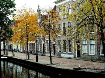 Amsterdamse grachten met herenhuizen in oktober